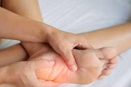 Sáng dậy thấy chân có dấu hiệu này, đi khám gan ngay 