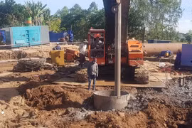 Gallery - BÉ TRAI RƠI XUỐNG TRỤ BÊ TÔNG SÂU 35M Ở ĐỒNG THÁP - image 3