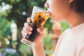 Ngày Tết, cẩn trọng khi lạm dụng đồ uống có đường