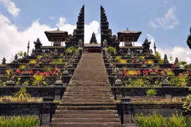 Bali cấm du khách “trong thời kỳ kinh nguyệt” vào đền thờ