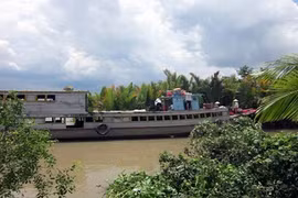Sà lan đâm trực diện khiến cầu đổ sập hoàn toàn ở Hà Tĩnh