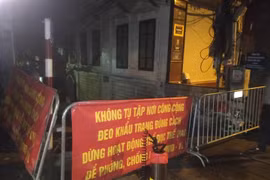 Hà Nội: Phong toả 2 ngõ đường Hoàng Hoa Thám có người nghi nhiễm COVID -19