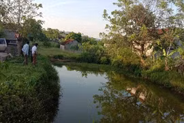 Hai chị em đuối nước thương tâm khi tắm ao nhà