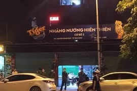 Gallery - Chủ quán Nhắng nướng ép khách quỳ - image 2