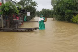 Mưa lũ lớn miền Trung: Áp thấp lại xuất hiện, nguy cơ lũ chồng lũ
