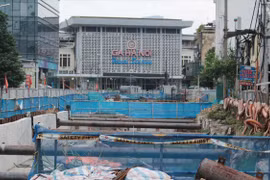 Ga ngầm metro Nhổn - ga Hà Nội dừng thi công: Thành phố có “giải cứu“? 
