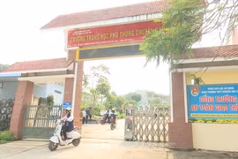 Nam sinh lớp 10 chuyên Toán thắt cổ tự tử ở ký túc xá