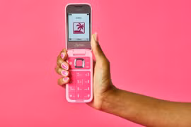 HMD ra mắt Barbie Phone có gì hấp dẫn?