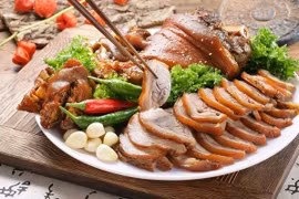 Hôm nay ăn gì: Chân giò chiên nước mắm đậm đà thơm ngon