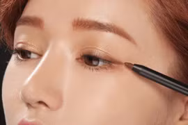 Thói quen trang điểm dễ gây bệnh về mắt, ít ai biết