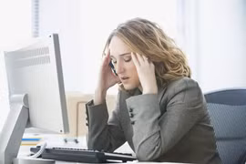 Những cách đơn giản giúp xoa dịu cơn đau đầu do căng thẳng
