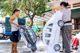 Video: Chi tiền triệu mua hàng mã khủng cúng rằm tháng 7