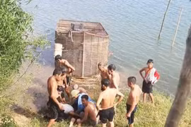 Đi tắm sông cùng bạn, một học sinh đuối nước thương tâm