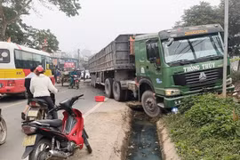Hà Tĩnh: Va chạm xe đầu kéo, người đàn ông tử vong tại chổ