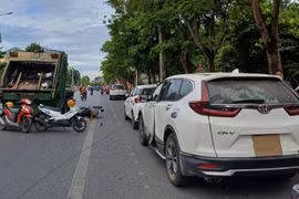 Nghệ An: Tài xế ô tô mở cửa bất cẩn, người đi xe máy tử vong