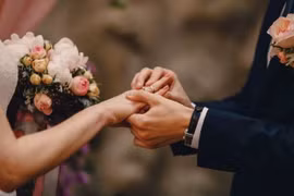 Con trai tôi đòi cưới vợ hơn 12 tuổi lại có 2 con riêng