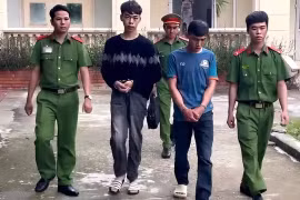 Bắt giữ 2 đối tượng mạo danh cán bộ trường sĩ quan lừa đảo 