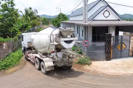Đắk Lắk: Xe chở bê tông Long Phát “bức tử” đường 10 tấn