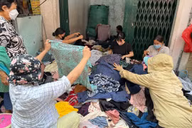Siêu thị bán đồ si cực rẻ, người nổi tiếng cũng đến mua