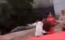 Video: Chú rể say rượu vung chân đạp thẳng vào bụng bố vợ trong ngày trọng đại