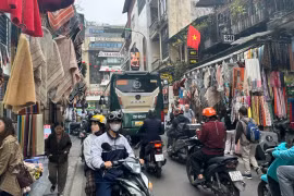 Phố cổ Hà Nội trước khi thí điểm hạn chế xe trên 16 chỗ 