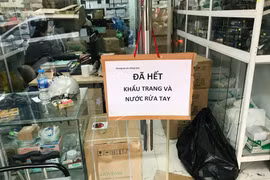 Hàng loạt nhà thuốc treo biển hết, giới hạn khẩu trang, nước rửa tay phòng dịch corona