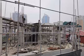 Cận cảnh công trình “khủng” vi phạm trật tự xây dựng ở Hà Nội