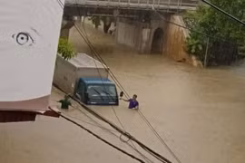 Mưa lớn kéo dài, nhiều nơi ở Lạng Sơn bị ngập sâu, sạt lở
