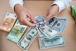 Tỷ giá USD hôm nay 12/4/2025: Tiếp tục lao dốc?
