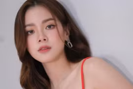 Baifern Pimchanok xinh xuất sắc với đầm dây lộ xương quai xanh