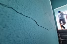 Nhà cửa bị lún, nứt vì công trình vi phạm: Hỏi trách nhiệm phường Đại Phúc?