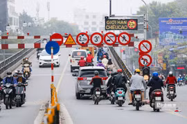Cận cảnh hệ thống biển báo thông minh, cảnh báo từ xa của Hà Nội