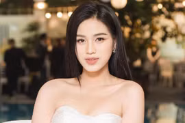 Hoa hậu Đỗ Thị Hà lọt vào vòng bán kết phần thi tài năng với tiết mục đánh đàn T'rưng