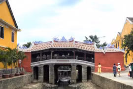 Bác thông tin “đĩa cổ trên mái Chùa Cầu bị mất cắp”