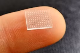 Miếng dán in 3D truyền vaccine vào cơ thể?