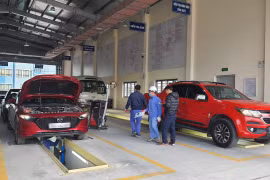 Các trung tâm đăng kiểm gồng mình phục vụ người dân