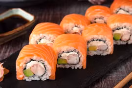 Người phụ nữ 34 tuổi bị mất ngủ, gặp ảo giác vì ăn sushi để lâu ngày