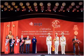 Lễ kỷ niệm 25 năm thánh lập TĐ vàng bạc đá quý Doji, nhận huân chương lao động hạng nhất