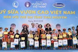 Vinamilk - Top 1 kinh doanh - Nỗ lực vì sứ mệnh “Để mọi trẻ em đều được uống sữa mỗi ngày”