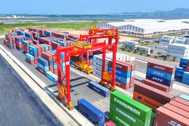 Cảng Chu Lai đưa vào vận hành hệ thống cẩu chuyên dụng
