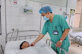 Mùa nồm ẩm, trẻ dễ mắc bệnh... gây biến chứng nguy kịch
