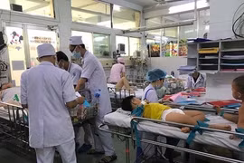 Giữa tâm dịch bệnh tay chân miệng và sởi: Không để lây nhiễm chéo!