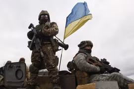 Quân đội Ukraine tăng quân số ở Donbass lên 150.000, sẵn sàng đánh lớn