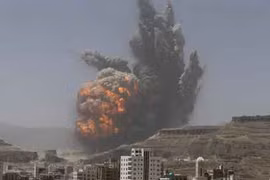 Ả Rập Xê-út tái không kích Yemen 