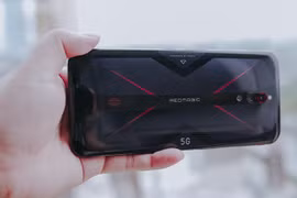 Cận cảnh Nubia Red Magic 5G cho game thủ, màn hình đẹp, cấu hình khủng