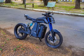Mãn nhãn ngắm xe điện tự chế của cậu sinh viên đẹp như... BMW