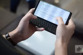 Xuất hiện điện thoại “cục gạch” tuyên chiến với smartphone 
