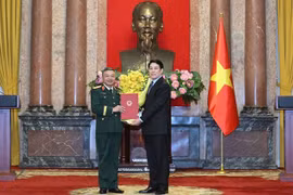 Phó chủ nhiệm Tổng cục Chính trị Lê Quang Minh được thăng quân hàm Thượng tướng