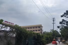 Tiềm ẩn TNGT vì xe máy kéo thùng hàng tự chế