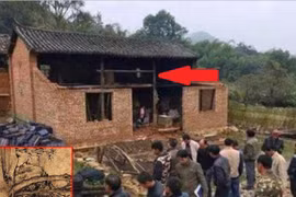 Phá dỡ nhà cổ 300 tuổi, người thợ phát hiện "bảo vật" độc nhất